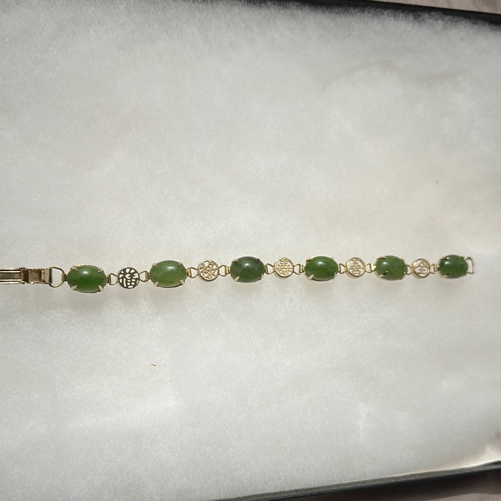 Elegant Green and Gold Bracelet